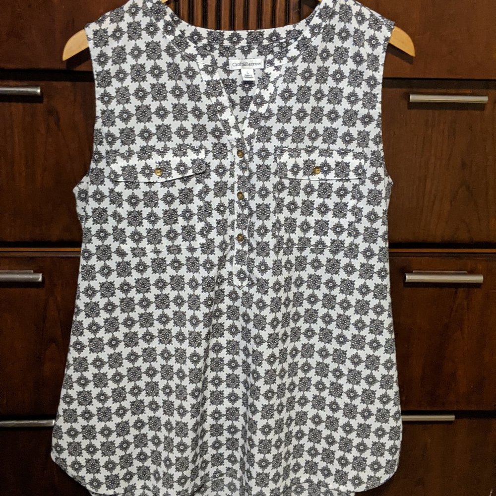 Sleeveless Tunic Top Buttons Pockets